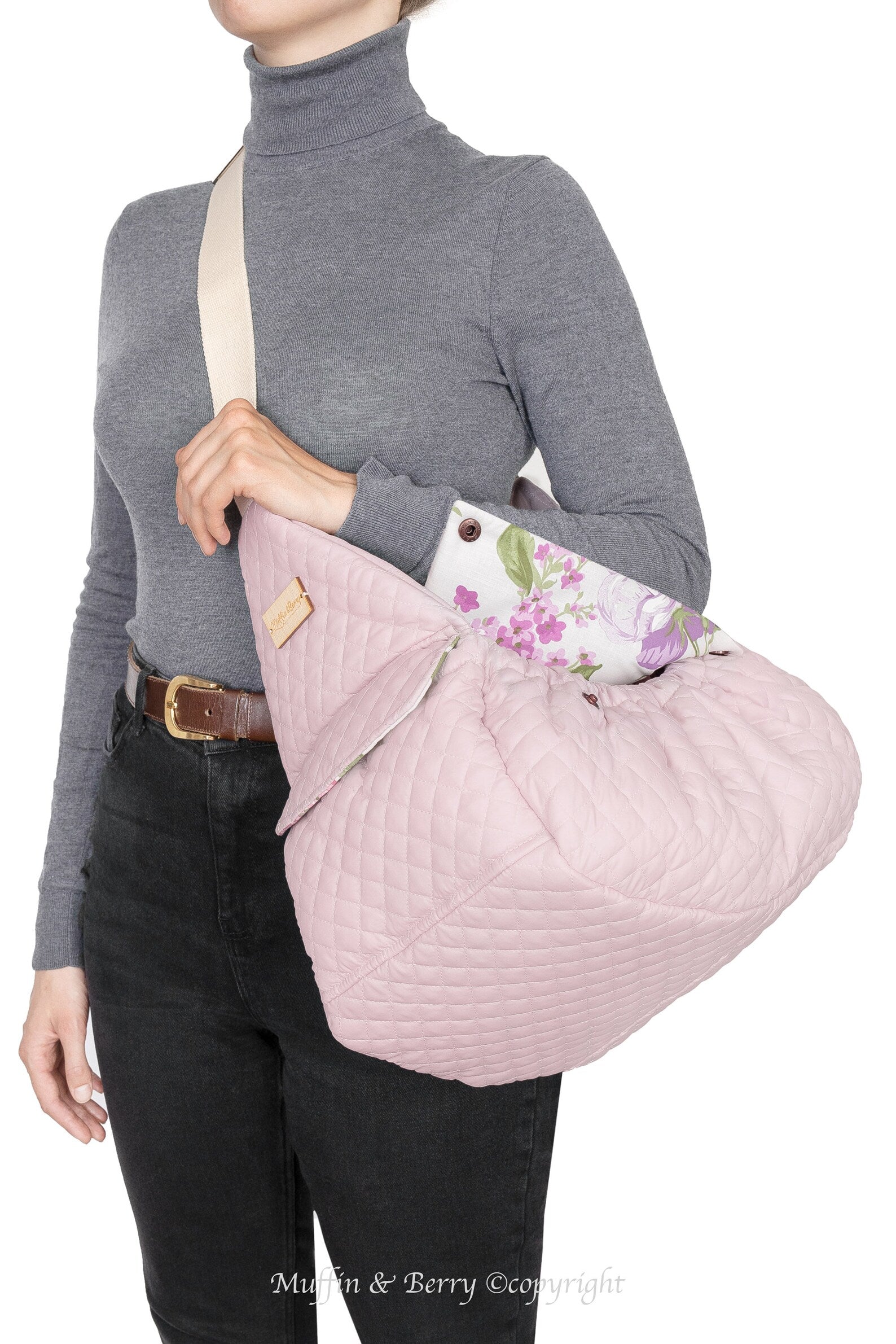 Sling carrier KIARA – Muffin and Berry