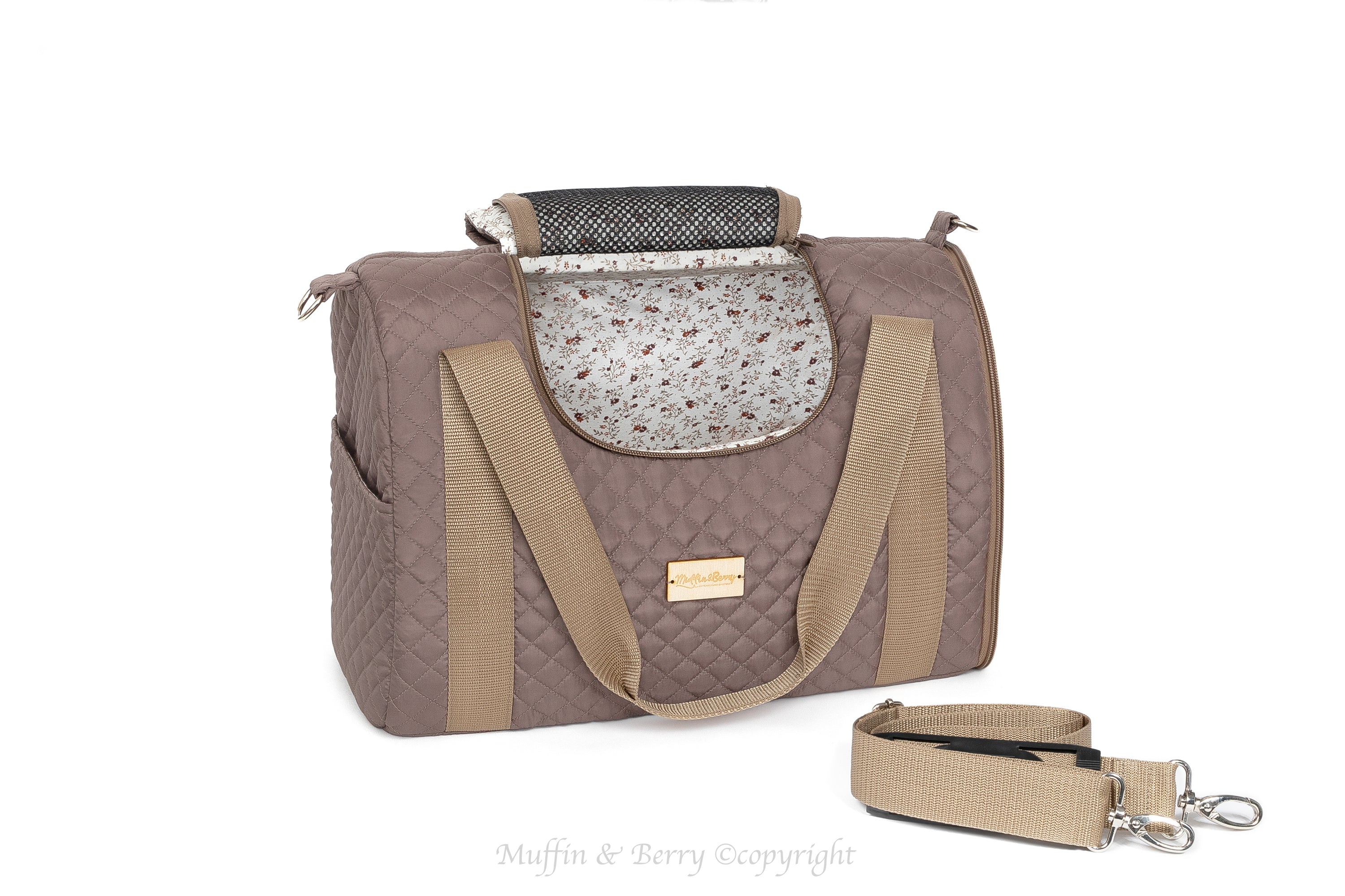 Fully enclosed pet carrier – MATILDA