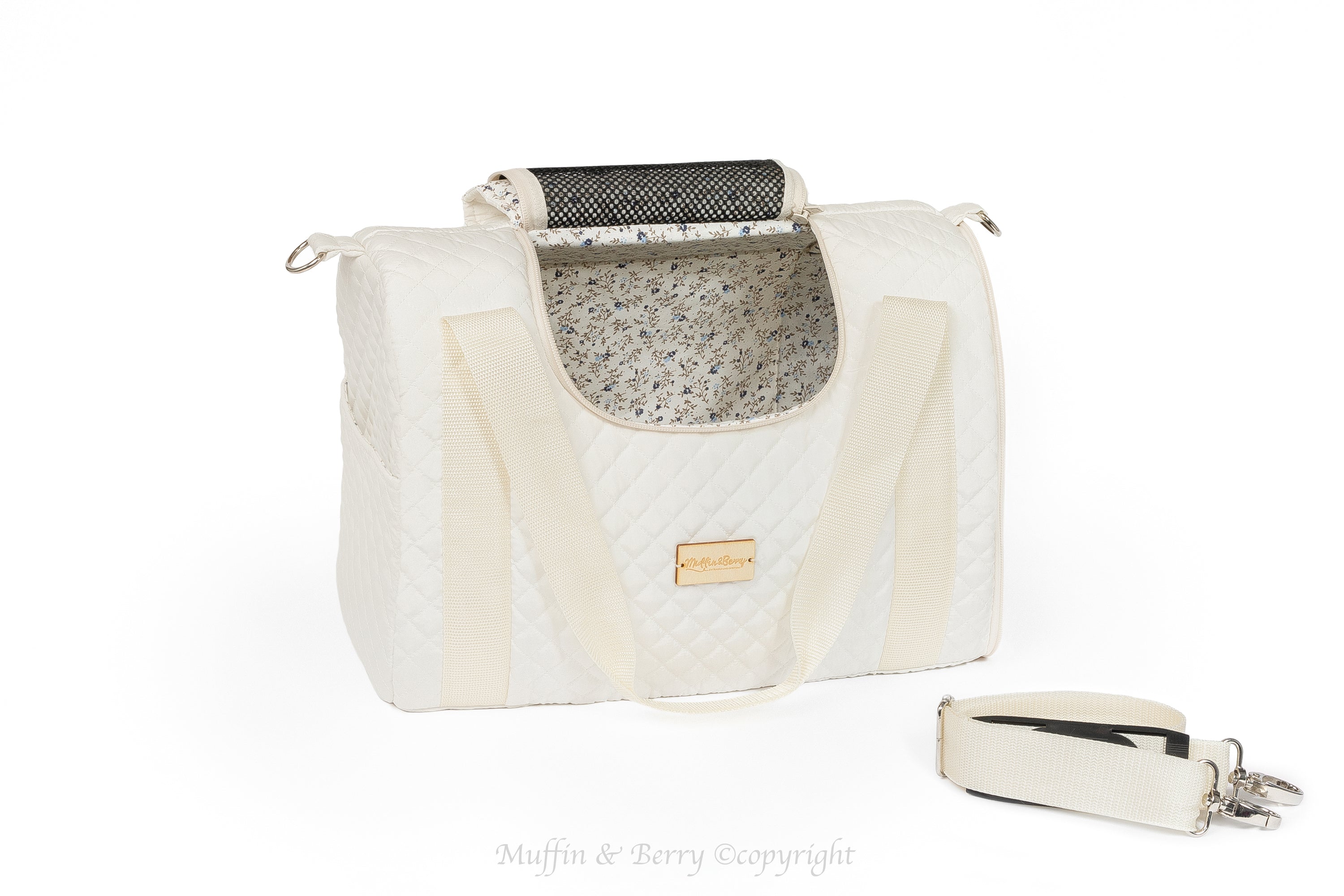 Fully enclosed pet carrier – SOPHIE
