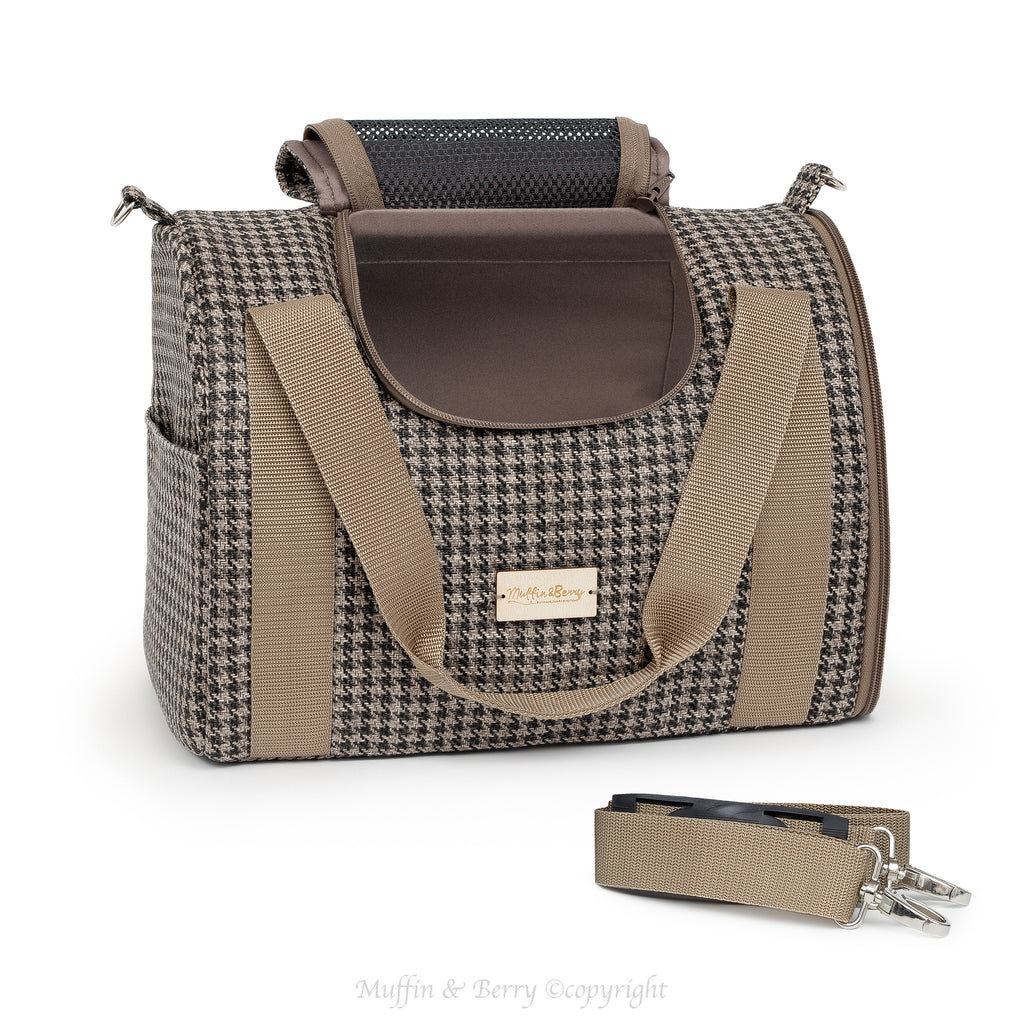 Fully enclosed pet carrier – DARCY