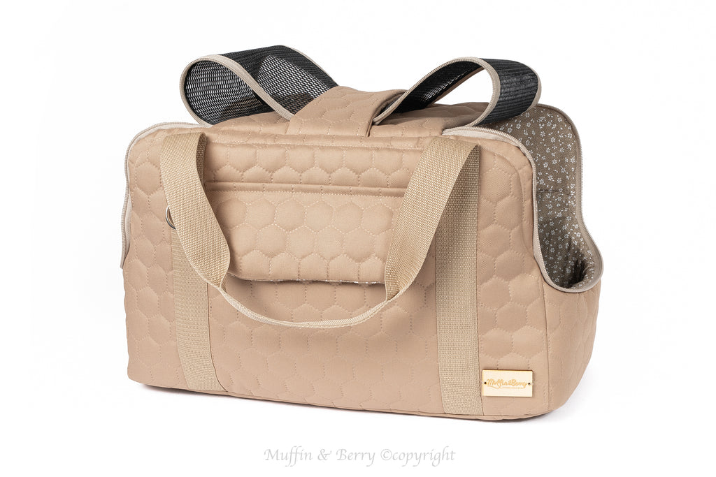 Muffin & Berry pet travel carrier Mila with dual-end mesh ventilation panels that open fully and stay fixed at the top – beige dog and cat travel bag with floral interior