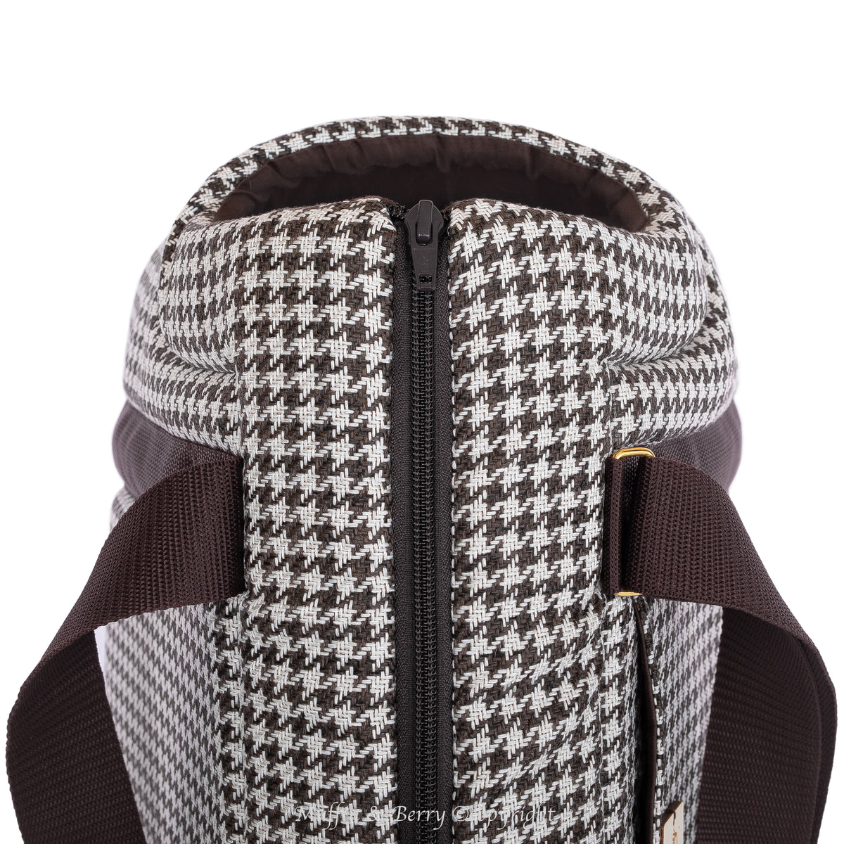 Close-up of YKK zipper and head opening detail of KINSLEY chocolate brown houndstooth dog carrier bag by Muffin & Berry