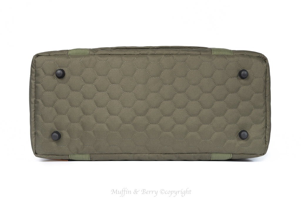 Muffin & Berry Elizabeth dog carrier bottom view – olive green quilted honeycomb fabric with plastic protective feet for stable placement