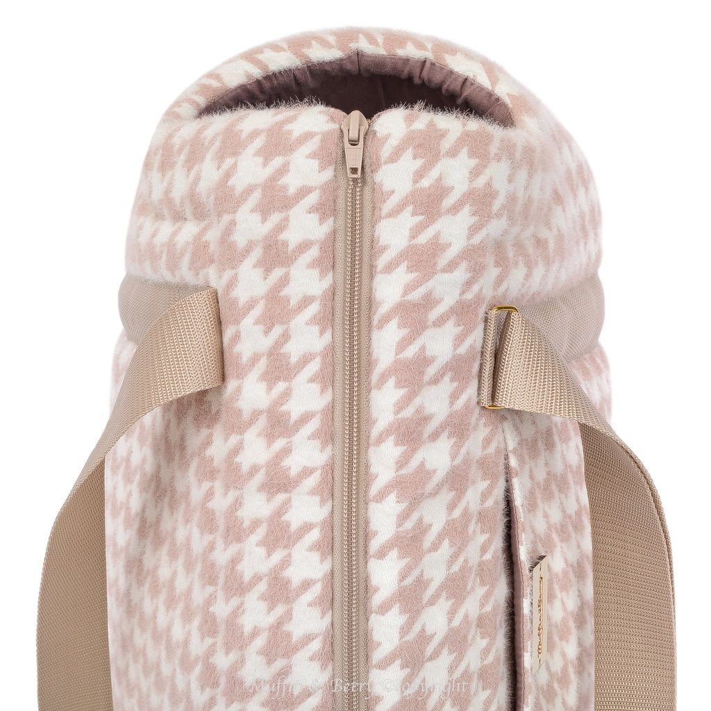 Close-up of YKK zipper and head opening on DAPHNE rose pink houndstooth tweed dog carrier bag, by Muffin & Berry