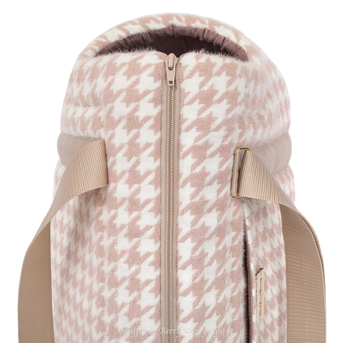 Close-up of YKK zipper and head opening on DAPHNE rose pink houndstooth tweed dog carrier bag, by Muffin & Berry