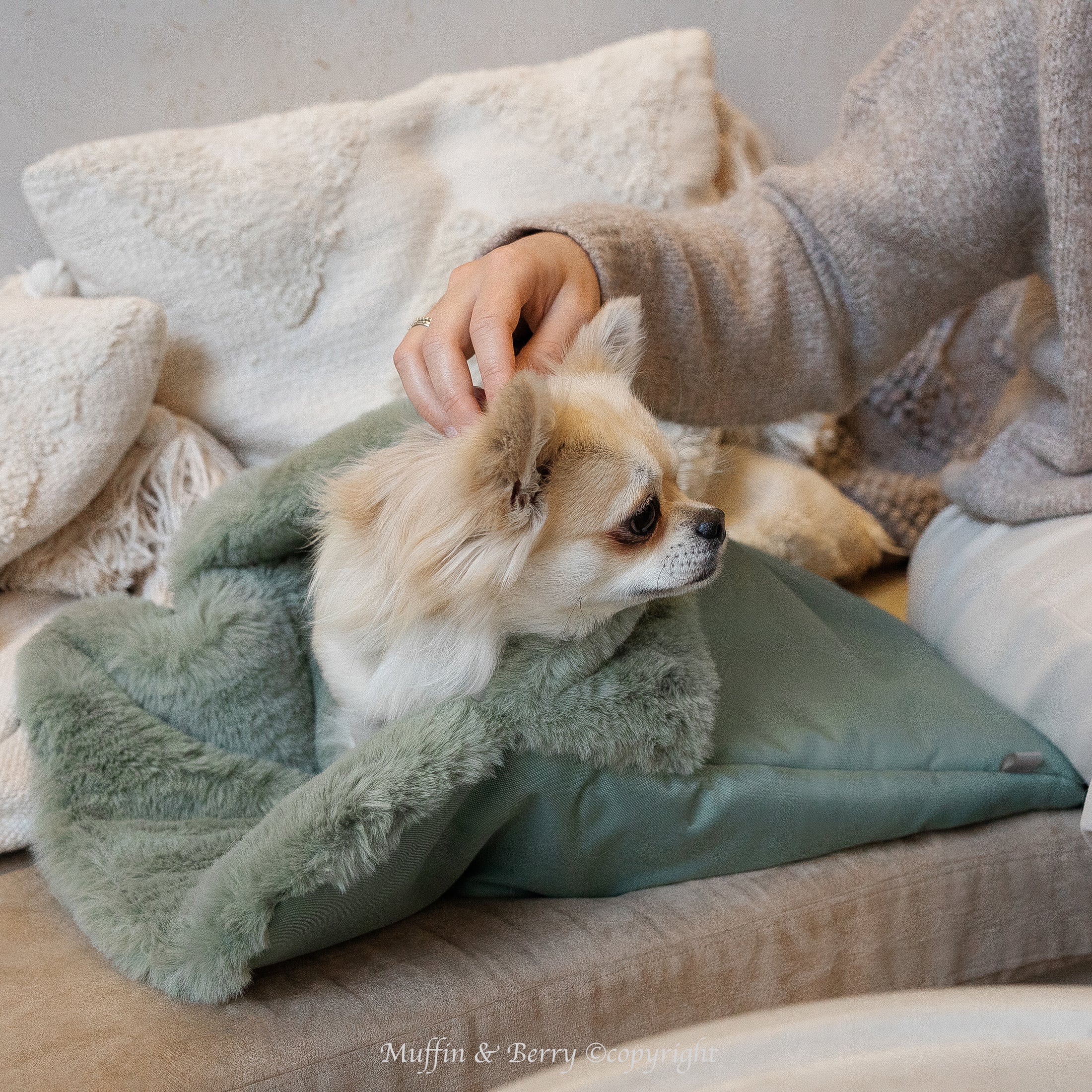 Faux-fur pocket SUVI