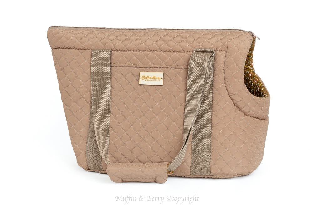 Muffin & Berry camel quilted dog carrier bag AMELIA side view on white background, outside pocket and adjustable shoulder strap visible, Muffin & Berry label